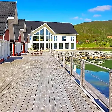 Senja Fjordhotell And Hotel 3*