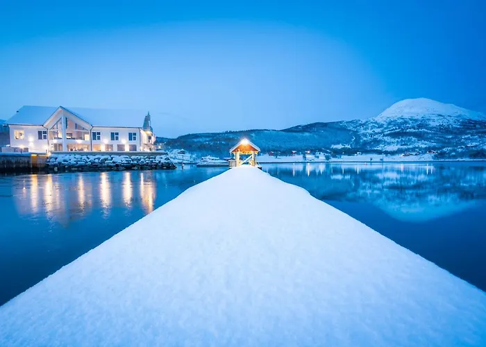 Senja Fjordhotell 3*